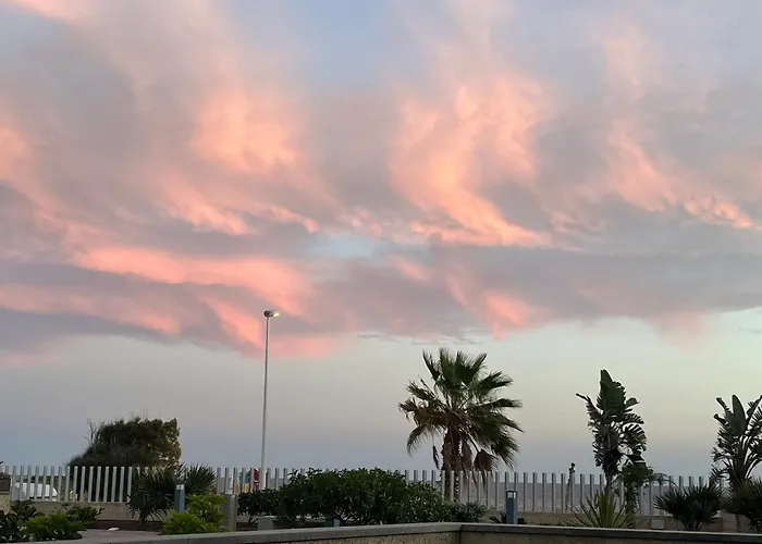 Martines Beachfront Ocean View אל מדאנו