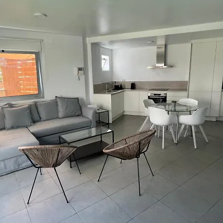 Martines Beachfront Ocean View Apartament *